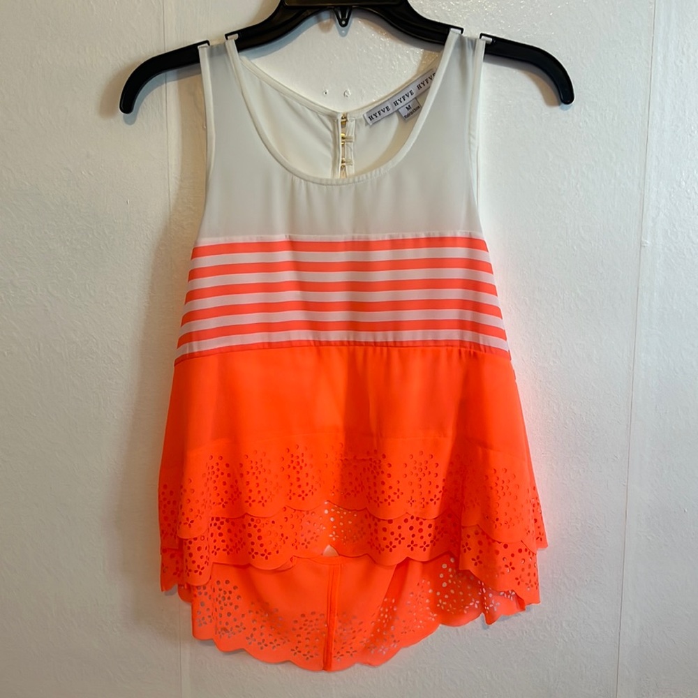 Sleeveless blouse - open back